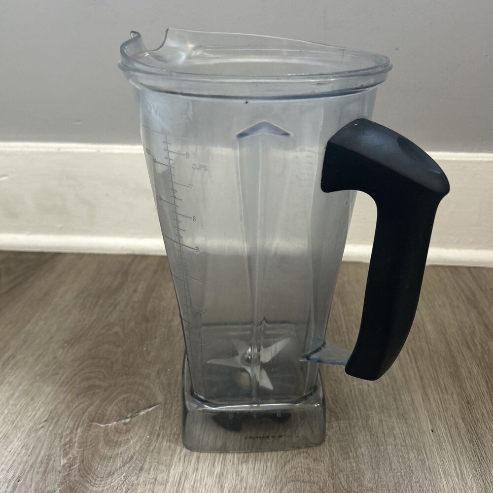 Vitamix Pitcher 64oz 8 Cups Blender Container  w/ Blade 102047 A No Lid READ